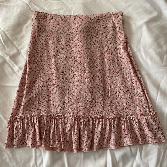 Brandy Melville Dresses & Skirts - Brandy Melville floral Cara Skirt